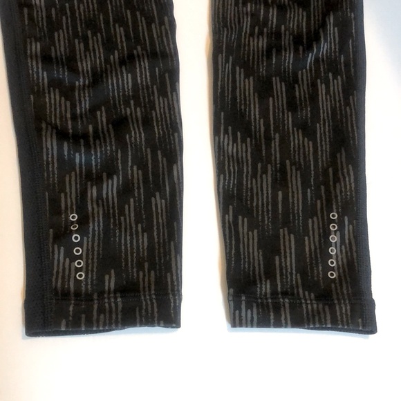 NIKE Dri-Fit Running, One zippered Pocket Leggings/Preowned - Picture 15 of 17